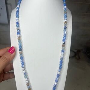 Elegant Agate Stone Blue and White Beaded Necklace